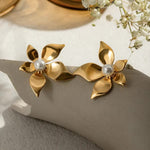 Load image into Gallery viewer, 18k Glamorous Gold Floral Stud Earrings & Ring