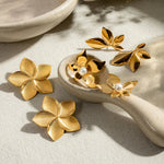 Load image into Gallery viewer, 18k Glamorous Gold Floral Stud Earrings & Ring