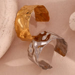 Load image into Gallery viewer, 18k Hammered Texture Bangle Bracelets
