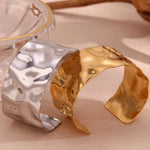 Load image into Gallery viewer, 18k Hammered Texture Bangle Bracelets