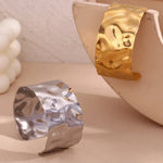 Load image into Gallery viewer, 18k Hammered Texture Bangle Bracelets