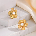 Load image into Gallery viewer, 18k Pearl Flower Earrings