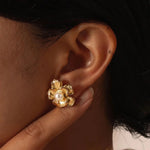 Load image into Gallery viewer, 18k Pearl Flower Earrings