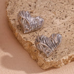 Load image into Gallery viewer, 18k Textured Wavy Heart Stud Earrings