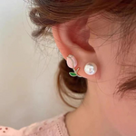 Load image into Gallery viewer, Tulip Pearl Stud Earrings Purple Floral Pearl Earrings
