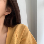 Load image into Gallery viewer, Bar Jacket Earlobe Hugger Earring