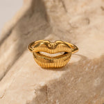 Load image into Gallery viewer, Bold Kiss Romantic Ring