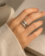 Load image into Gallery viewer, 18k Modern Wrap Around Flat Ring