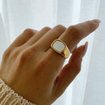 Load image into Gallery viewer, Nova Smooth Shell Gold Ring