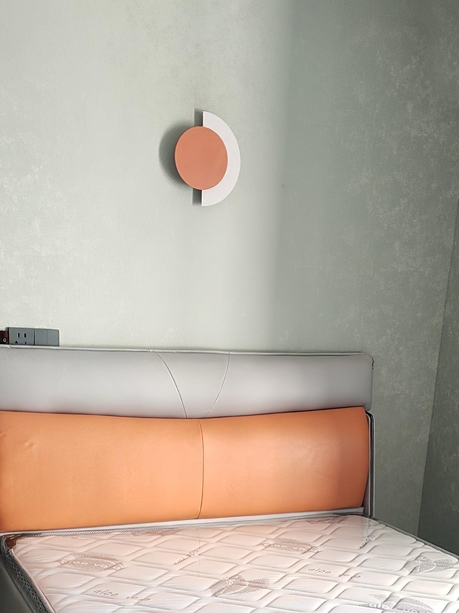 Rounded Sculptural Art Glass Finish Wall Sconce