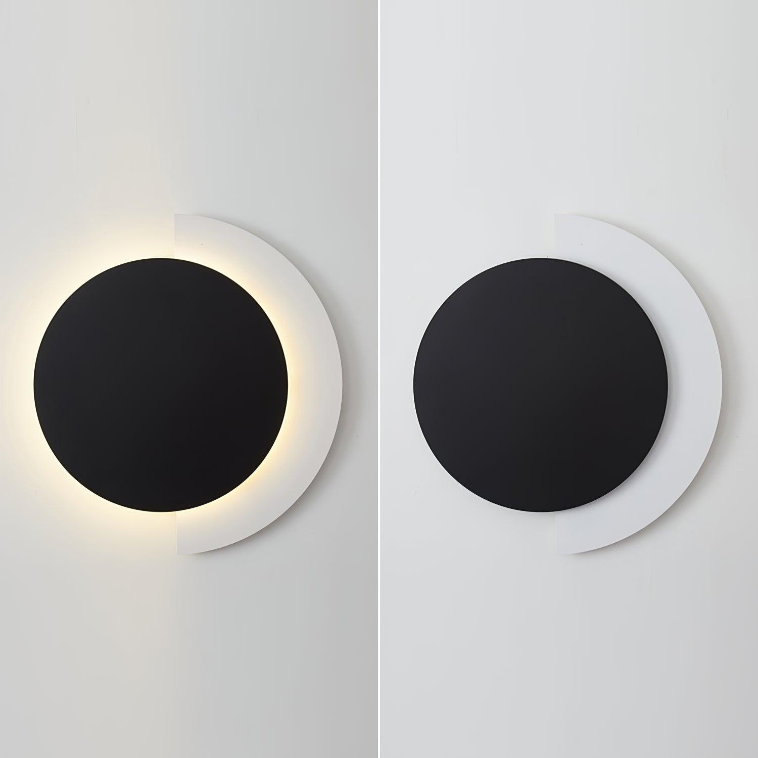 Rounded Sculptural Art Glass Finish Wall Sconce