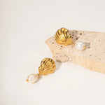 Load image into Gallery viewer, Dainty Sea Shell Pearl Earrings