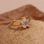 Load image into Gallery viewer, 18k Feminine Five Petal Diamond Ring