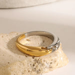 Load image into Gallery viewer, Elegant Two Tone Buckle Link Ring