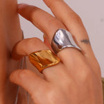 Load image into Gallery viewer, 18k Wide Waves Classy Ring
