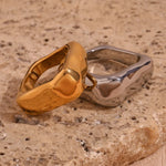 Load image into Gallery viewer, 18k Textured Square Ring