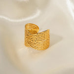 Load image into Gallery viewer, 18k Elegant Wide Triangular Connect Ring