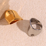 Load image into Gallery viewer, 18k Wide Waves Classy Ring