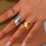 Load image into Gallery viewer, 18k Wide Waves Classy Ring