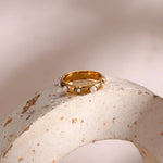 Load image into Gallery viewer, 18k Star & Stone Embedded Ring