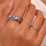 Load image into Gallery viewer, 18k Textured Square Ring