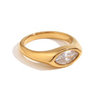 Load image into Gallery viewer, 18k Oval Diamond Cut Ring