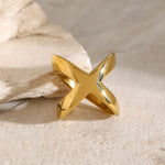 Load image into Gallery viewer, 18k Classy Crossed Intersect Ring