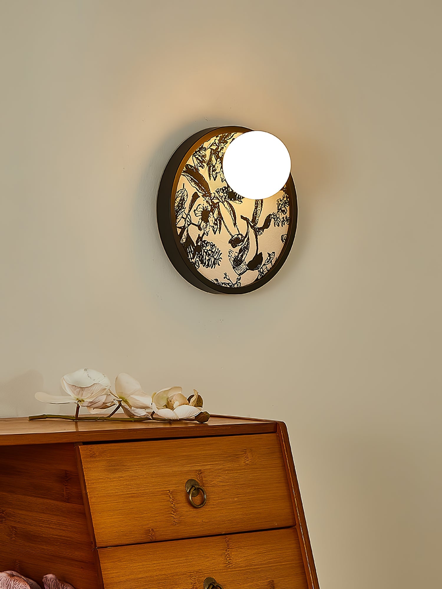 Textured Circular Frame Contemporary Wall Light