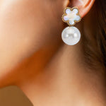 Load image into Gallery viewer, Classy Floral Pearl Ball Earrings