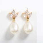 Load image into Gallery viewer, Dainty Diamond Leaf Pearl Earrings