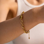 Load image into Gallery viewer, Dainty Gold Chain Link Heart Bracelet