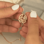 Load image into Gallery viewer, 18k Dainty Eternal Clover Necklace