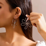 Load image into Gallery viewer, Floral Knot Outline Earrings