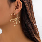 Load image into Gallery viewer, Floral Knot Outline Earrings