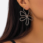 Load image into Gallery viewer, Floral Knot Outline Earrings