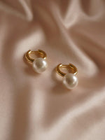 Load image into Gallery viewer, Moira Pearl Earrings
