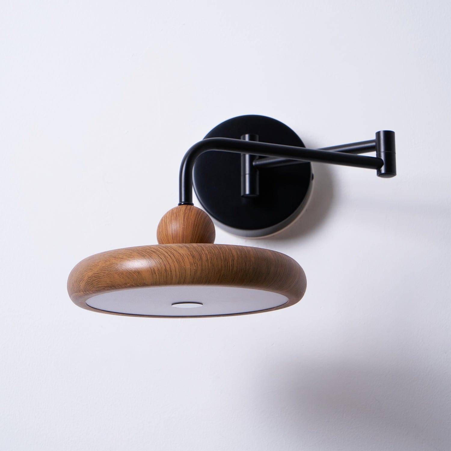 Nøordka Light Bespoke Wall Light Fixture Swing Arm Contemporary Adjustable Wall Light