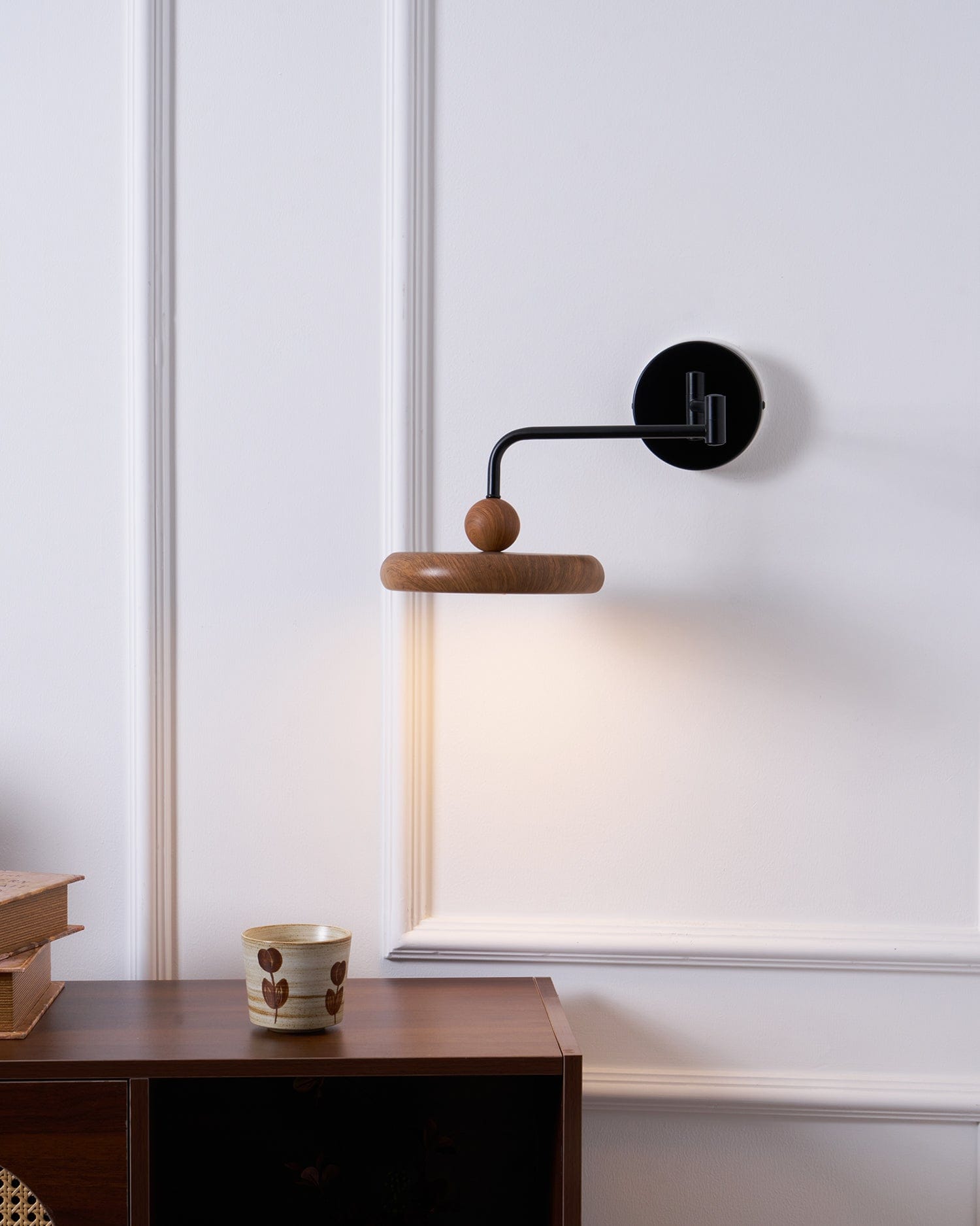 Nøordka Light Bespoke Wall Light Fixture Swing Arm Contemporary Adjustable Wall Light