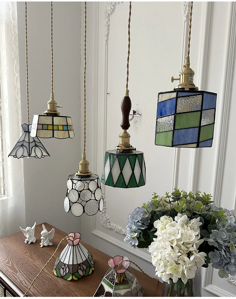 Nøordka Light Ceiling Light Fixtures American Retro Brass Tiffany Pendant Light for Bedroom and Dining