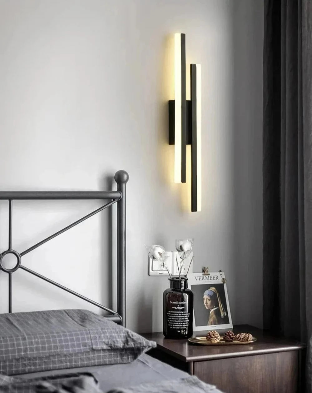 NORDIC LIGHT Left / 3 Color Luxury Vertical Wall Sconce Light For Living Spaces