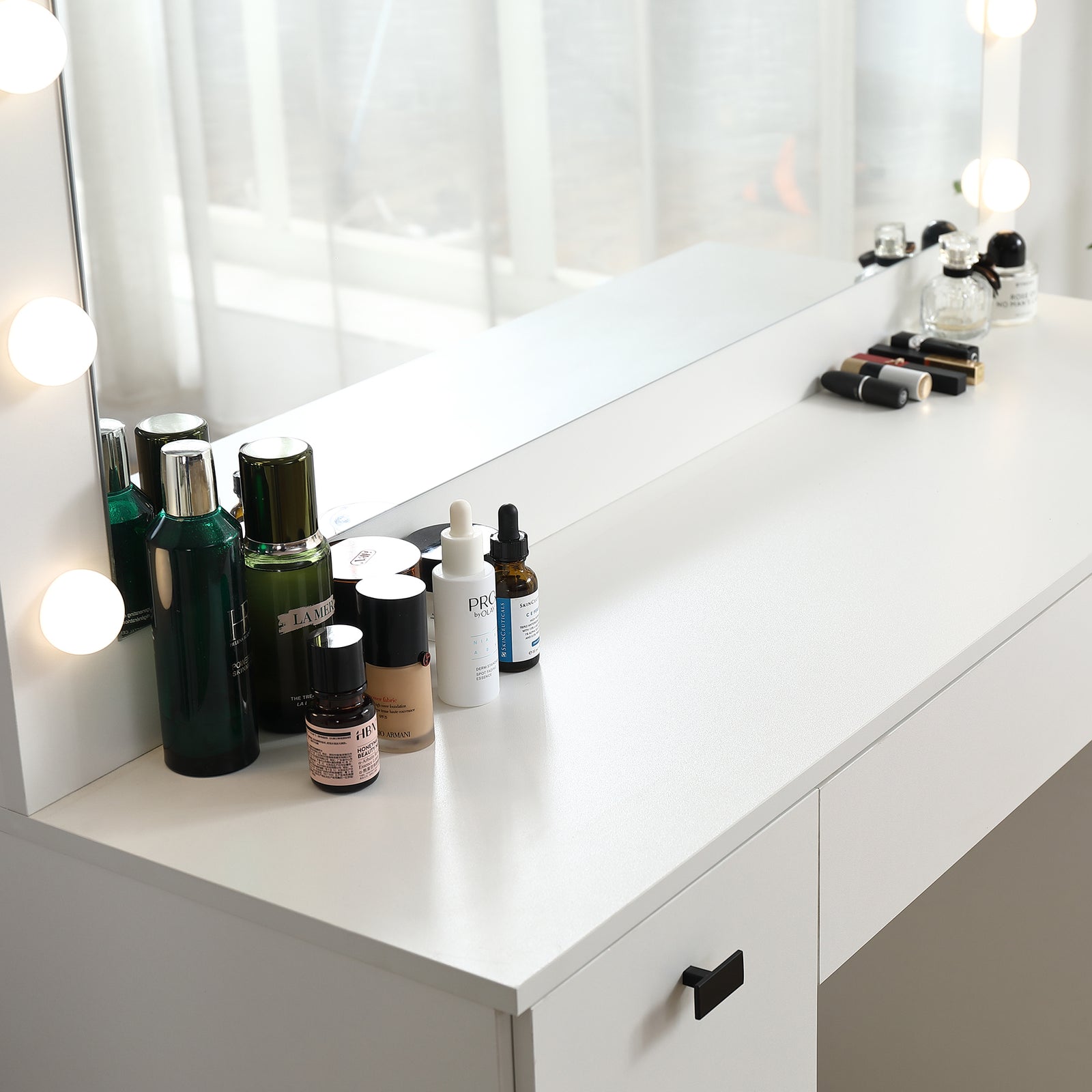 THE FURNITURE CO. Vanity Default Vanity Table With Lighted Mirror And 3 Drawers In White