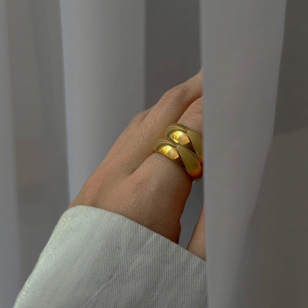Thick ring model