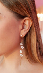 Load image into Gallery viewer, Yuri White Jasmine Thread Earrings