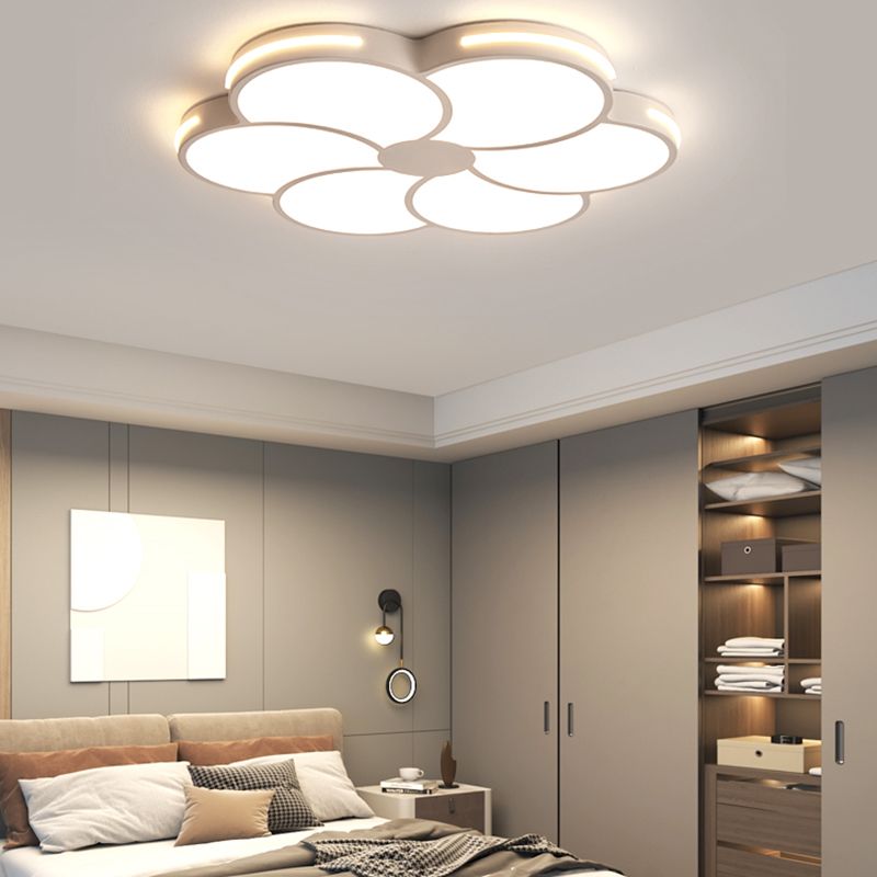 Contemporary Flush Mount Ceiling Light in White