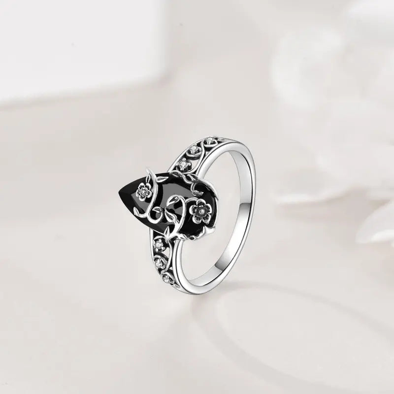 Floral accented onyx ring