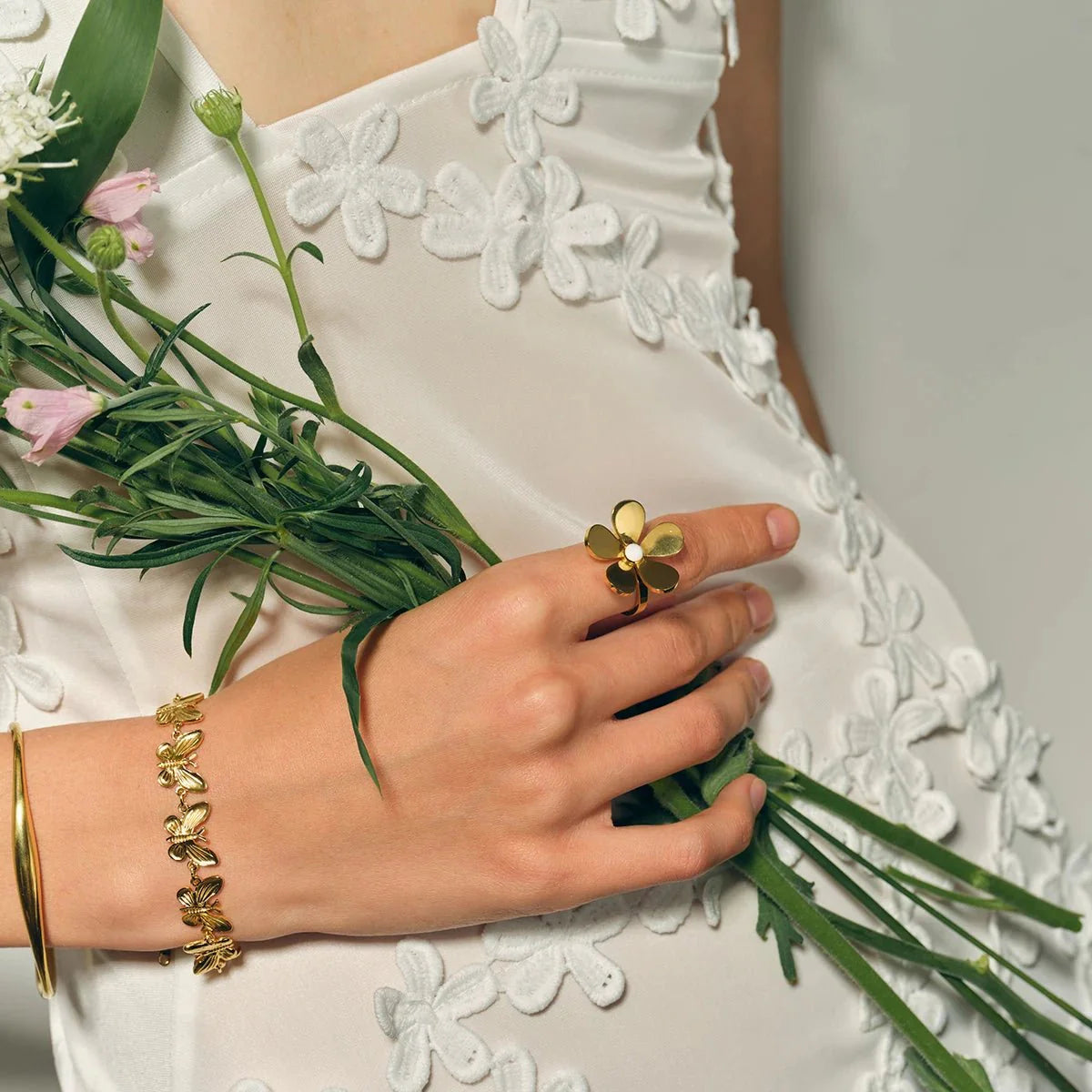18k dainty daisy floral ring
