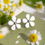 Load image into Gallery viewer, 18k Dainty Flower Earrings
