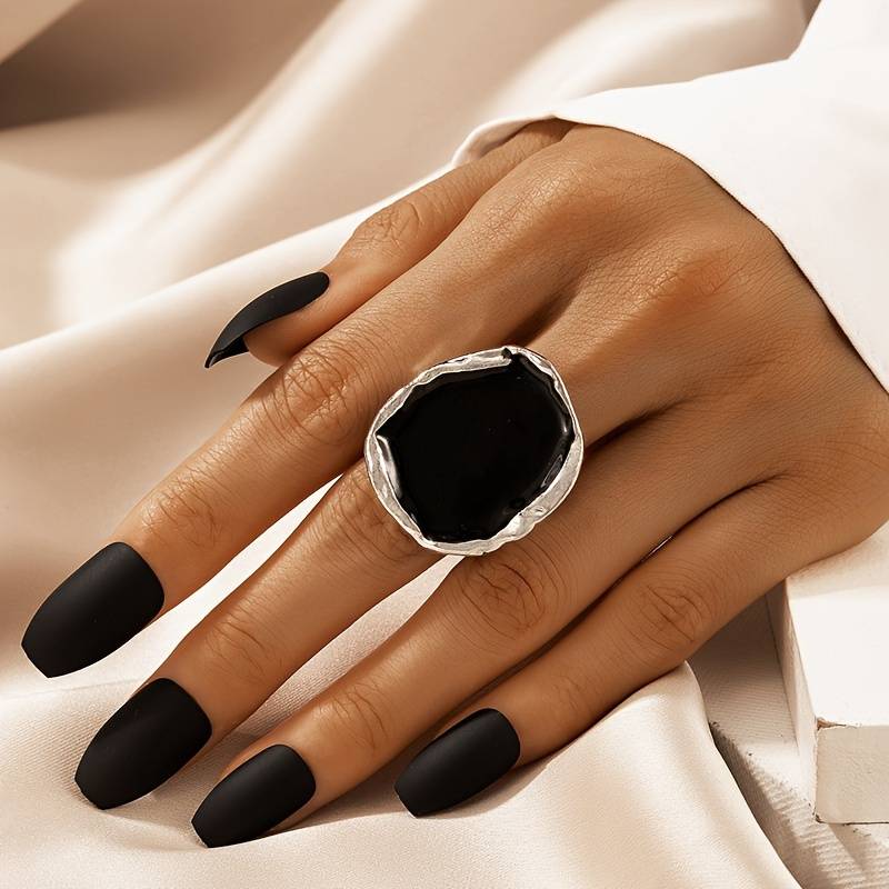 Vintage Oversized Black Stone Ring
