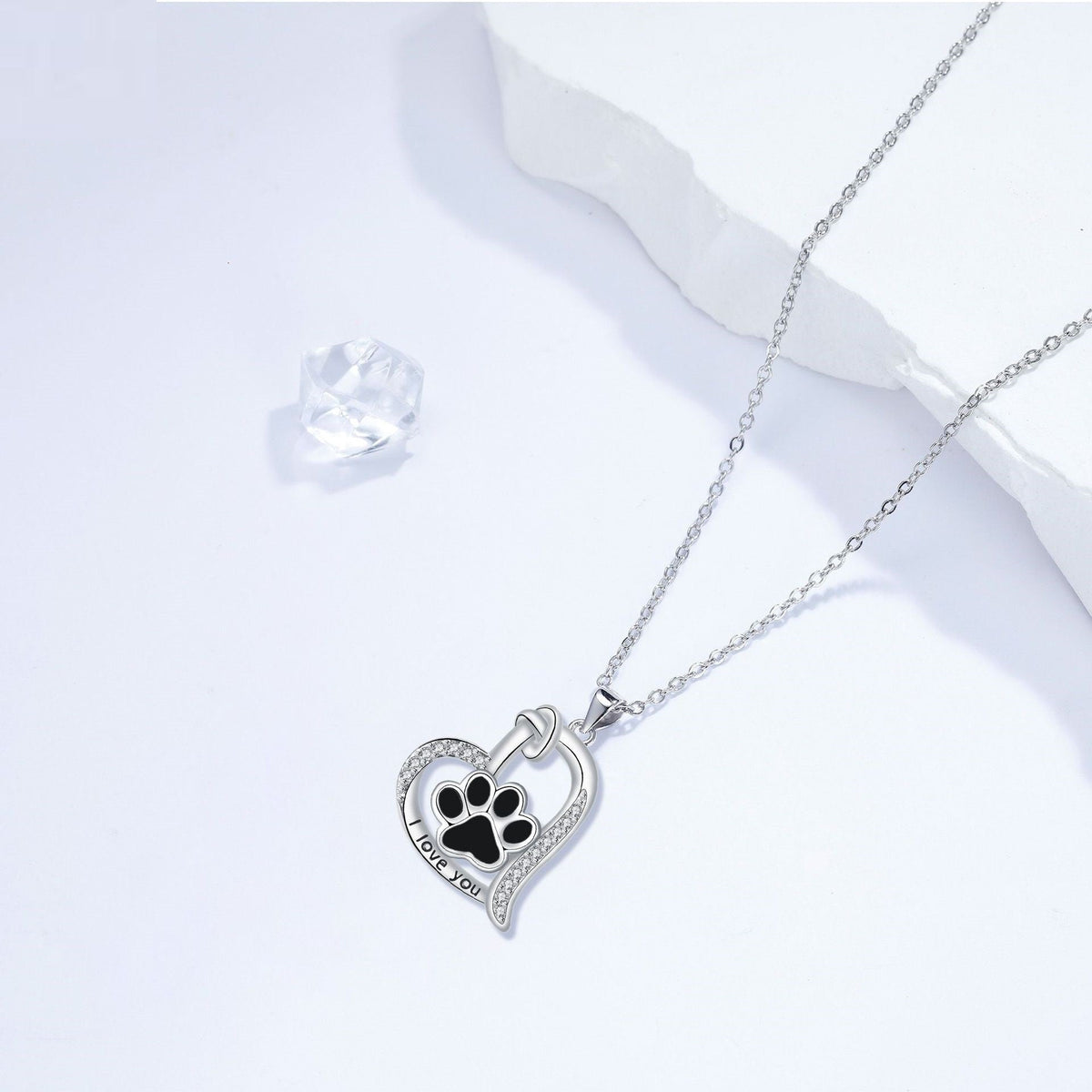 Elegant heart pendant necklace