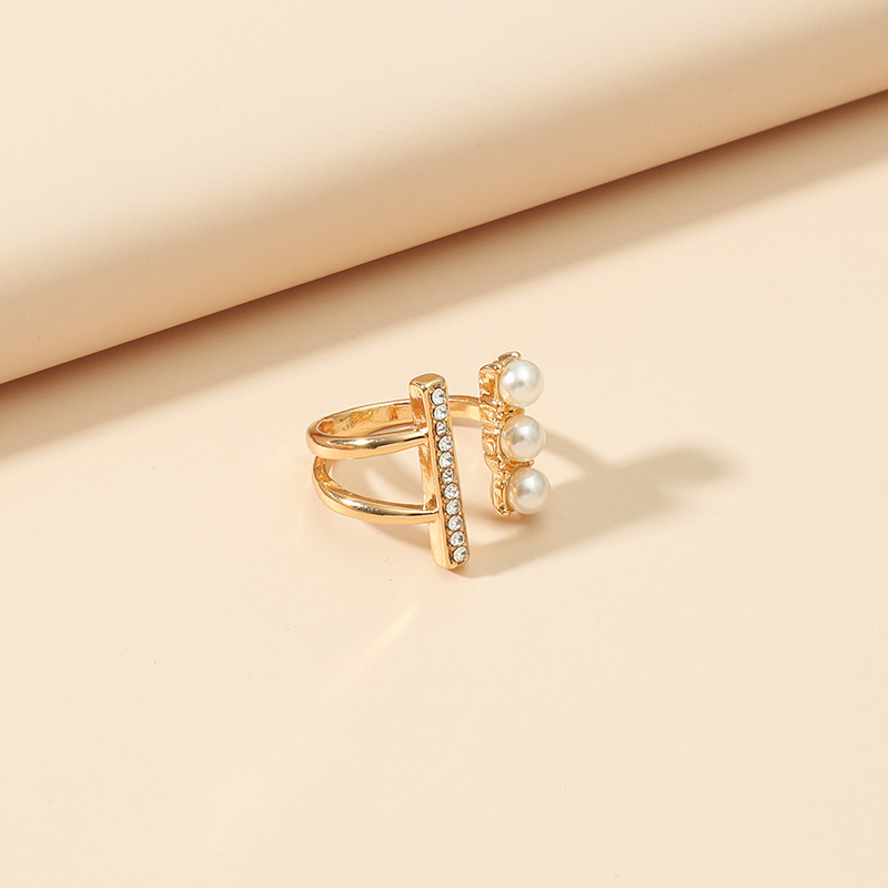 Parallel 3 Pearl Ring